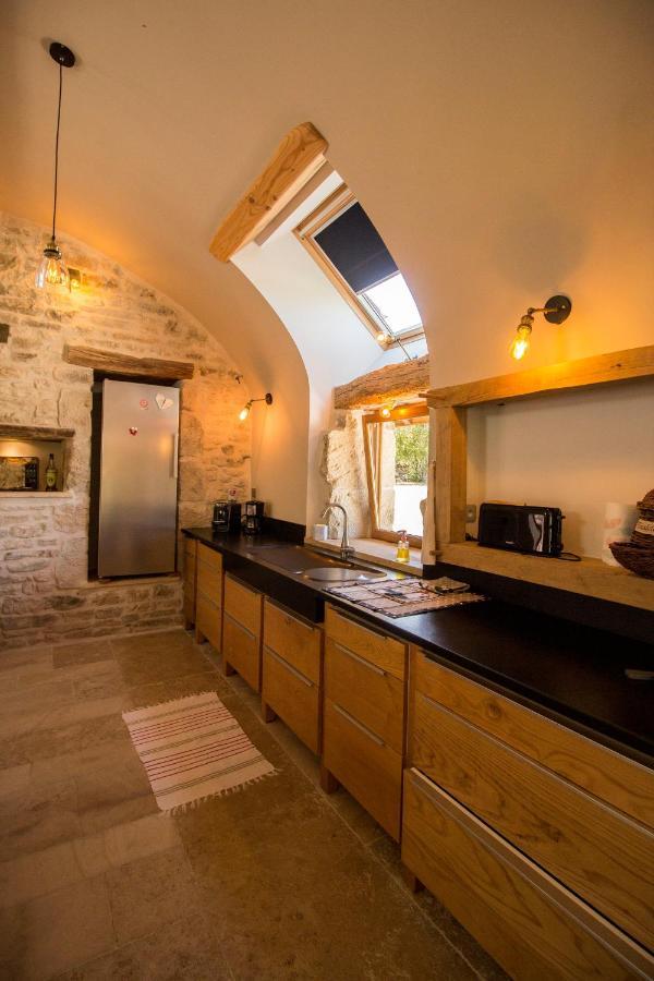 Gite 2 La Grange Des Hirondelles 3 Lits Doubles 6 Adultes Situe Entre Bourgogne Morvan Et Vignoble Maison Entiere Labellisee A Gite De France Sous 71 G 2005 Labellise 3 Epis - Loft Grand Volume Dans Corps De Ferme Renovee Antully Chez Maymard Yannick Exterior foto